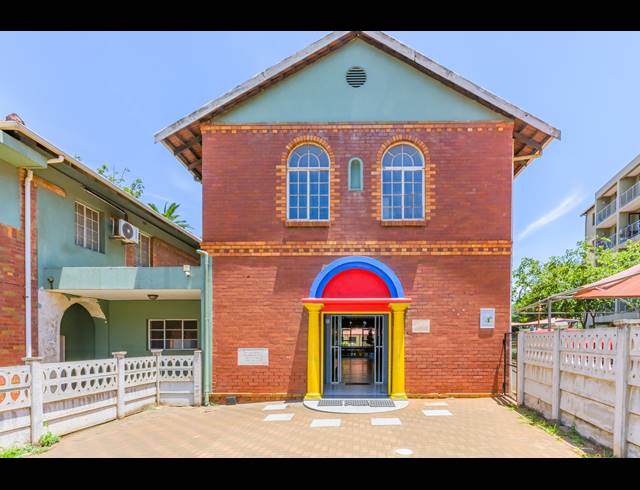266M² BUSINESS FOR SALE IN MONTCLAIR
